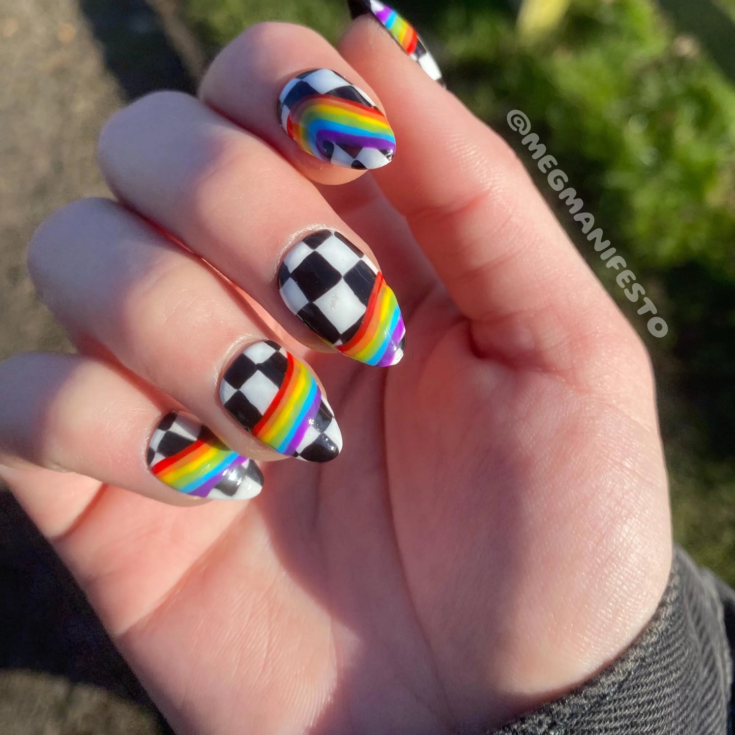 Short Almond Y2K Rainbow Racing Checkered Retro Tumblr Colourful Vaporwave Psychedelic Scene Y2K Emo Skater Girl Handpainted Press On Nails